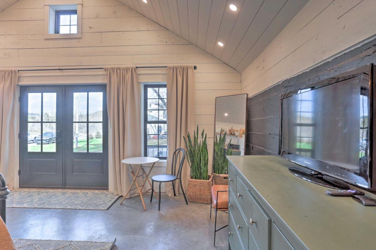 Rustic Rapid City Farmhouse With Mountain Views Exterior photo